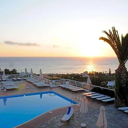 Village & Hotel 4*