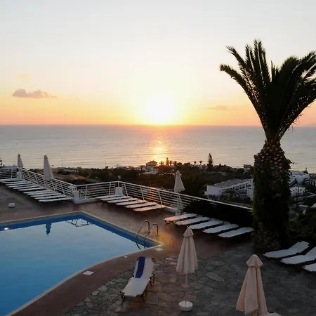Hotel Village & 4*