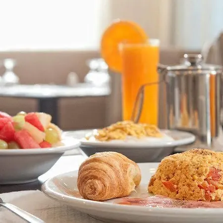 Ξενοδοχείο Village &