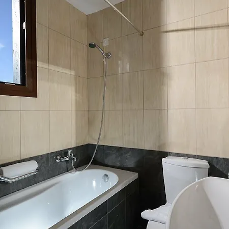 Ξενοδοχείο Village & Χερσόνησος