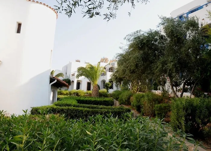 Village & Χερσόνησος