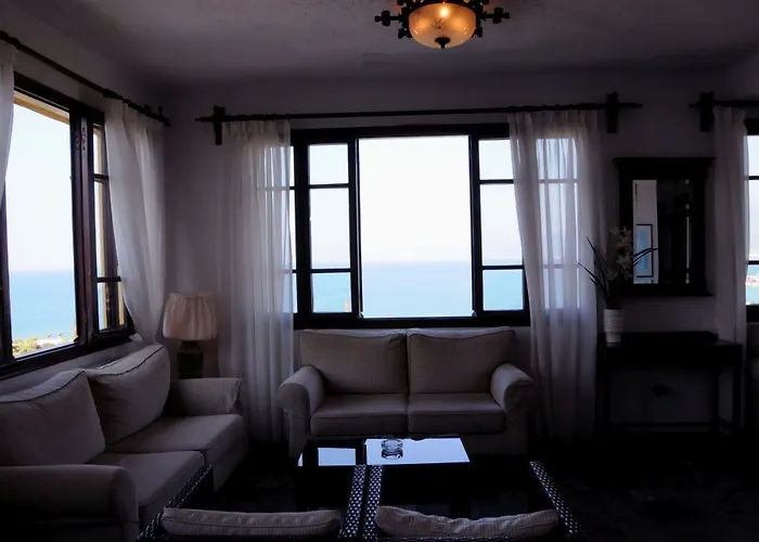 Village & Χερσόνησος