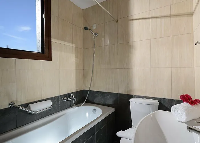 Ξενοδοχείο Village & Χερσόνησος