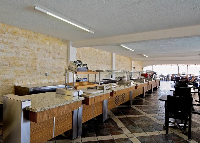 Village & Ξενοδοχείο